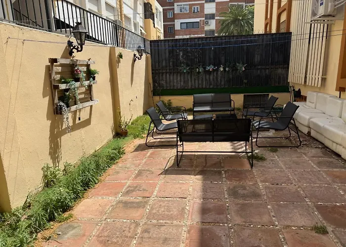 Pedregalejo Playa, Piscina Y Parking